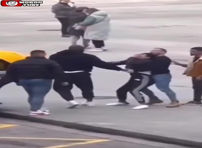Video :A man was kidnapped in the heart of Burgos, Spain, during the day